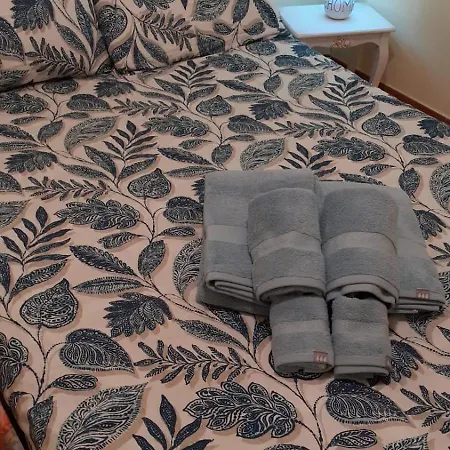 Chez Cecilia , Bellissima Casa Indipendente Con Giardino E Patio * Roccabruna