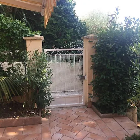 Chez Cecilia , Bellissima Casa Indipendente Con Giardino E Patio Appartamento Roccabruna