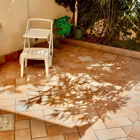 Appartamento Chez Cecilia , Bellissima Casa Indipendente Con Giardino E Patio Roccabruna