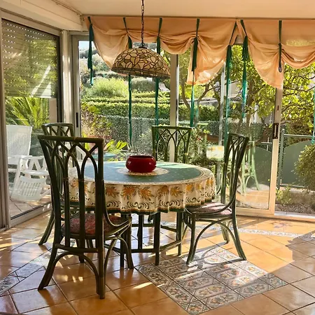 Appartamento Chez Cecilia , Bellissima Casa Indipendente Con Giardino E Patio